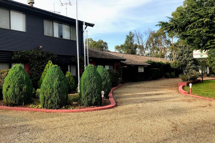 Cottonwood Lodge