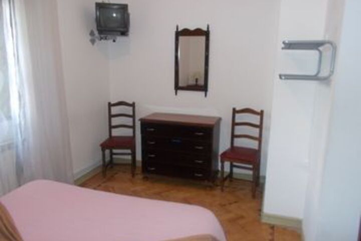 Room 9 of 38