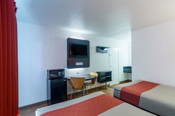 Room 21 of 49