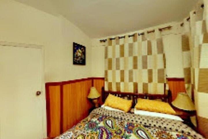 Room 8 of 9