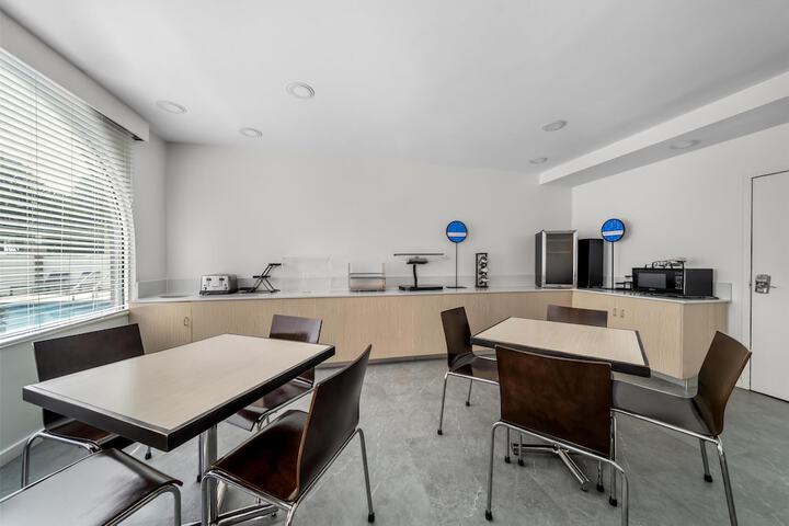 Breakfast/Coffee Service 37 of 39