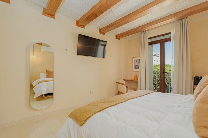 Room 11 of 21