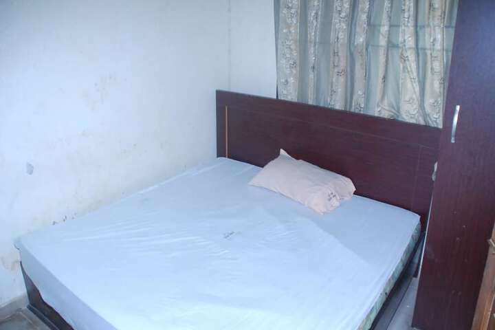 Room 7 of 14