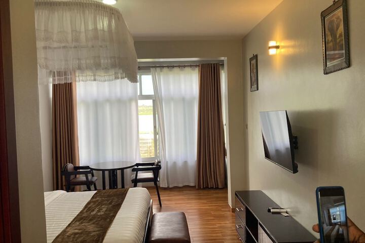 Room 48 of 150