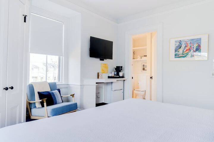 Room 11 of 34
