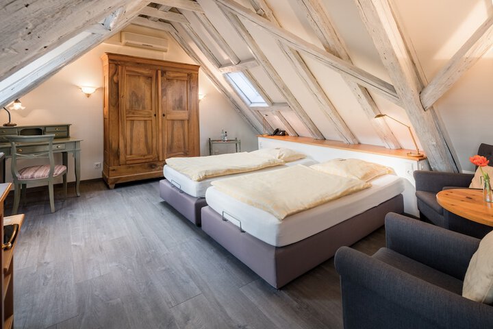 Room 16 of 90