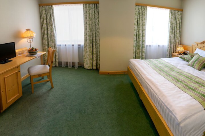 Room 33 of 34