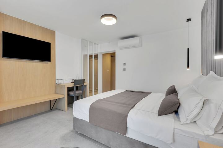 Room 4 of 38