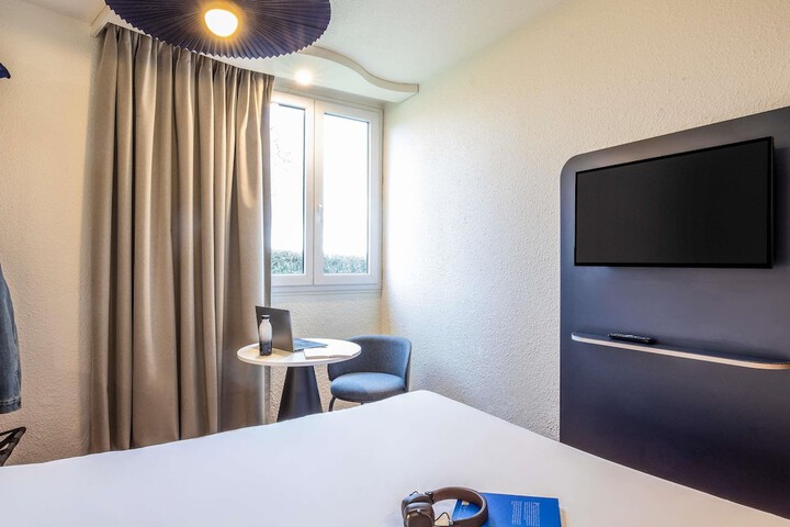 Room 9 of 47