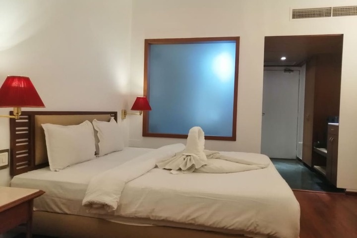 Room 82 of 181
