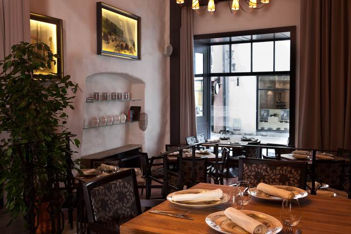 Dining 74 of 91