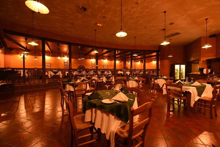 Dining 35 of 45