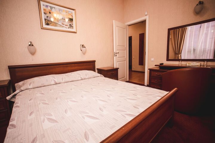 Room 6 of 94