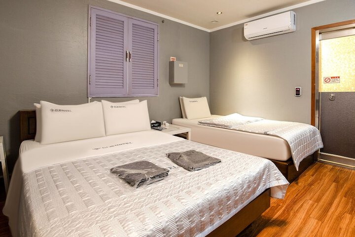 Room 13 of 21