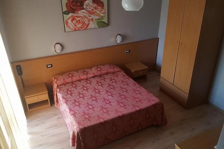 Room 3 of 35