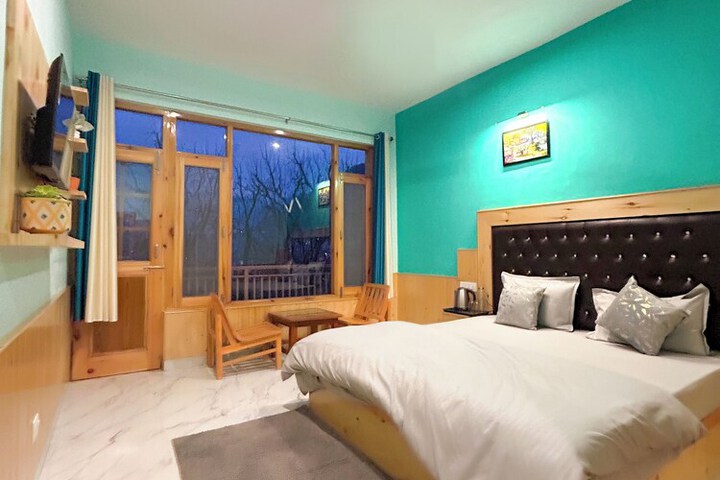 Room 11 of 27