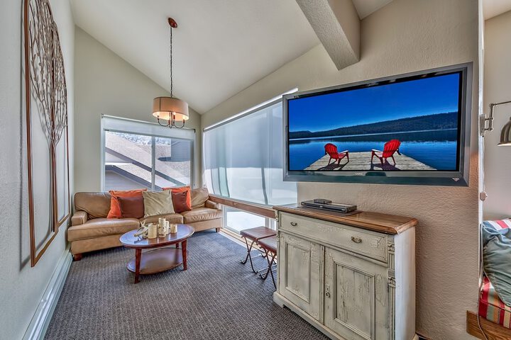 2br+ Loft Centrally Located Kirkwood Great Value 2 Bedroom Condo by RedAwning