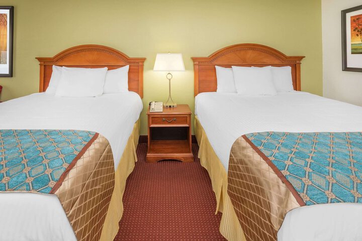 1 Queen Bed (9 of 9)