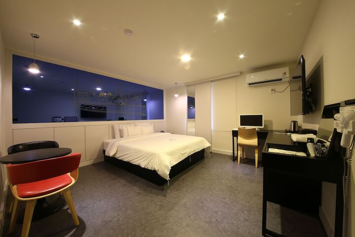 Room 5 of 29