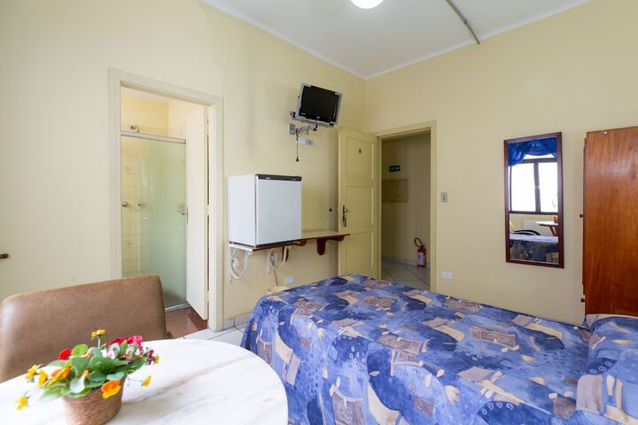 Room 14 of 80
