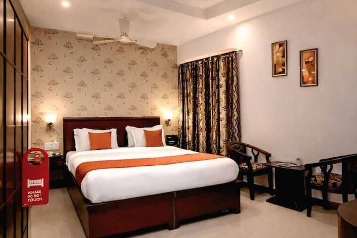 Room 10 of 33
