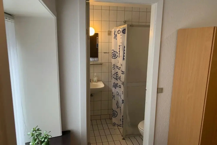Room 7 of 13