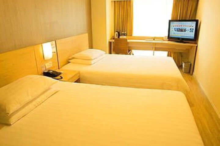 Room 4 of 6