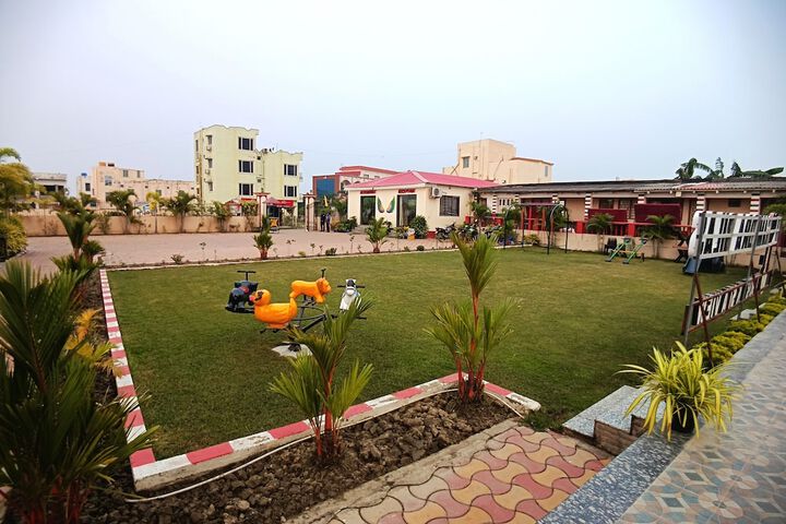 Hotel Exterior 52 of 56