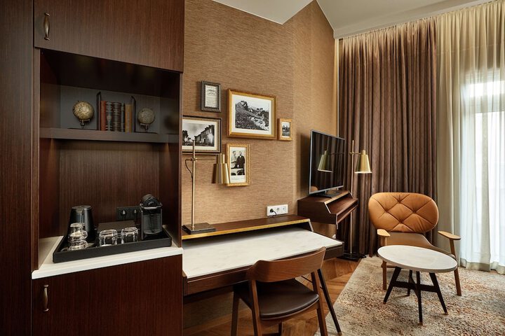 Room 33 of 66