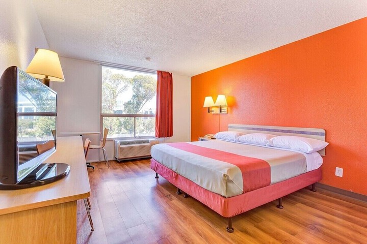 1 King Bed (2 of 3)