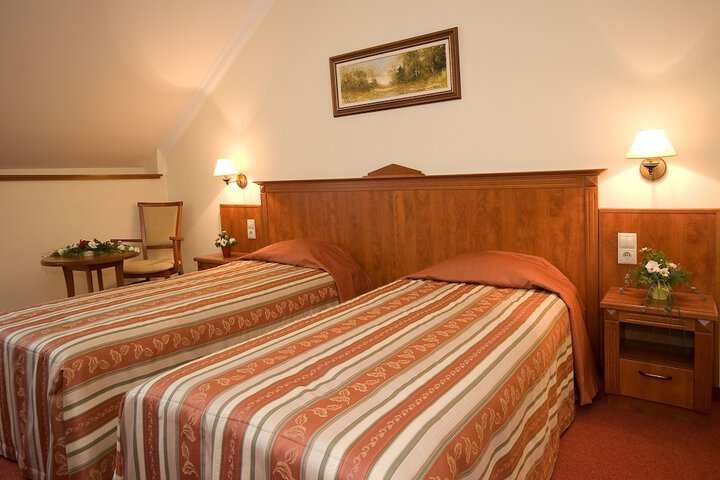 Room 13 of 42