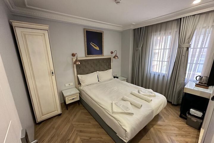 Room 12 of 53