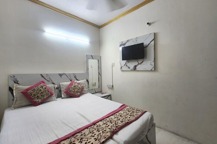 Room 12 of 22