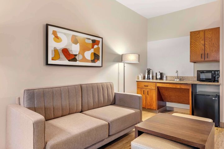 Room 8 of 25