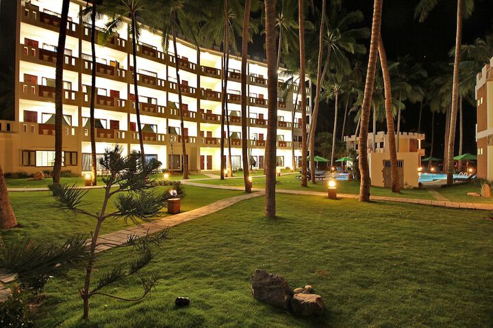 Hotel Exterior 139 of 151