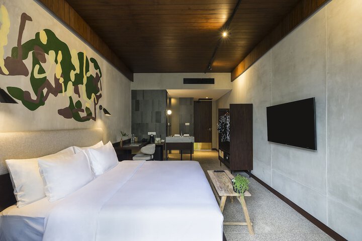 Room 3 of 32