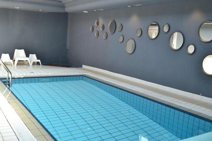 Pool 20 of 42