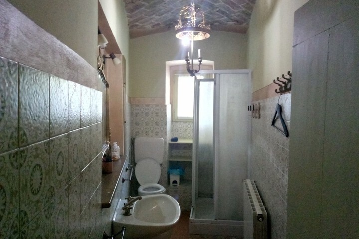 Room 12 of 32