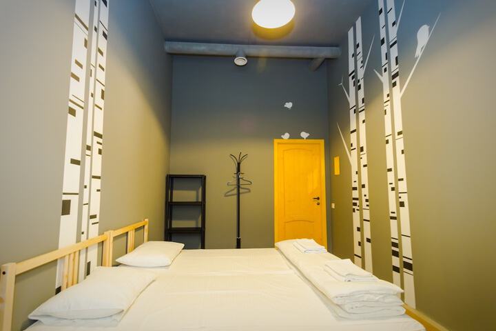 Room 6 of 48
