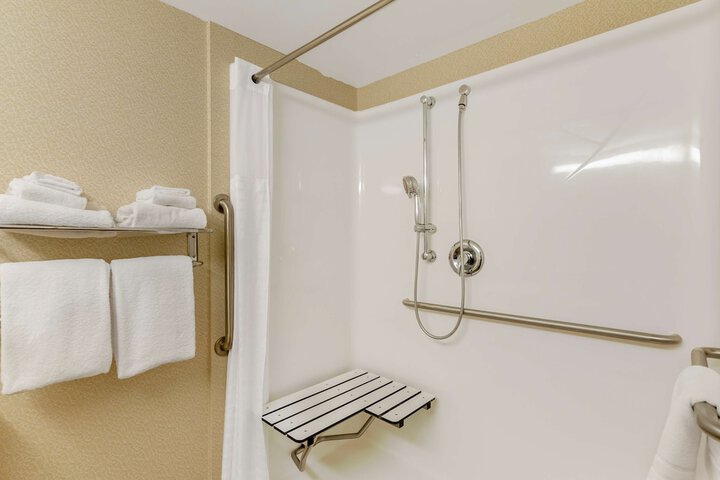 1 King Bed Microwave and Refrigerator High Speed Internet Accessible Full Breakfast (11 of 12)