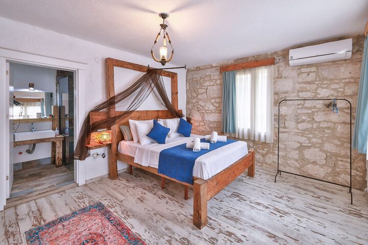 Room 2 of 40