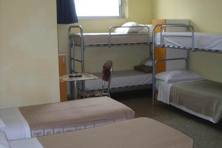 Room 13 of 33