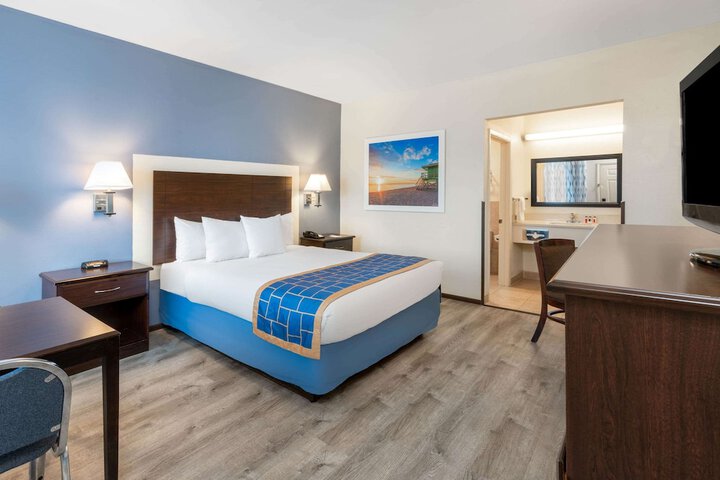Room 7 of 20