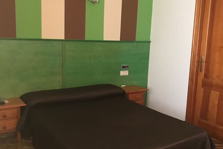 Room 5 of 16
