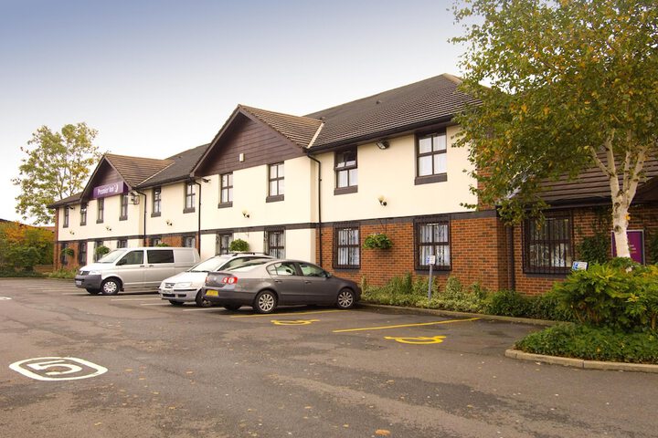 Premier Inn Oldham - Broadway