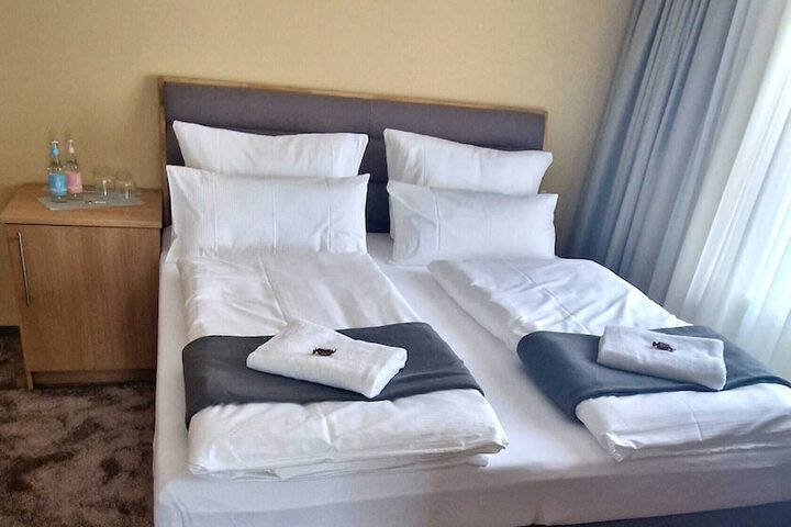 Room 7 of 27