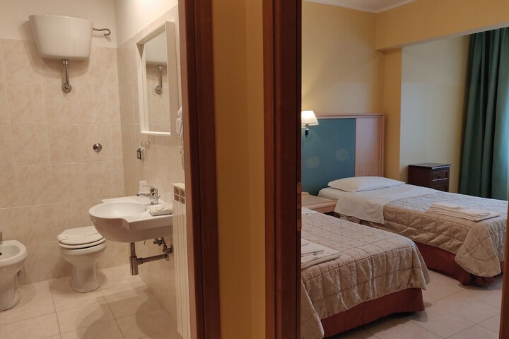Room 7 of 22