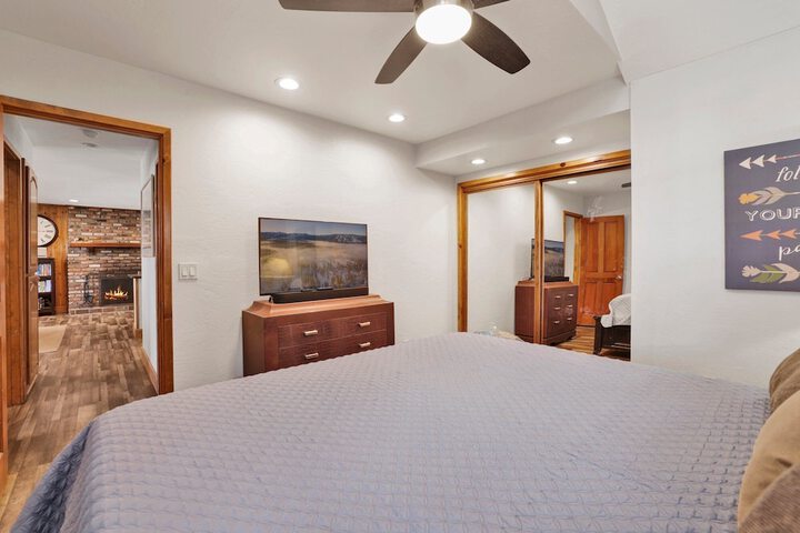 Room 2 of 38