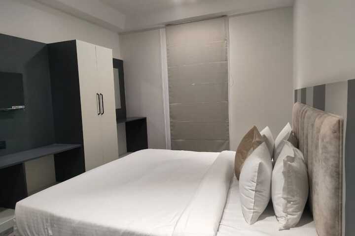 Room 12 of 19