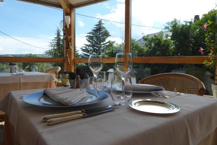 Dining 6 of 23